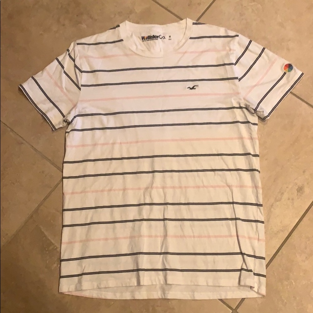 Hollister pink, black and white t-shirt